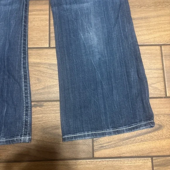 SOLD‼️‼️‼️‼️‼️ MISS ME Embellished Blue Jeans with Fleur-de-Lis Pockets - Picture 4 of 6